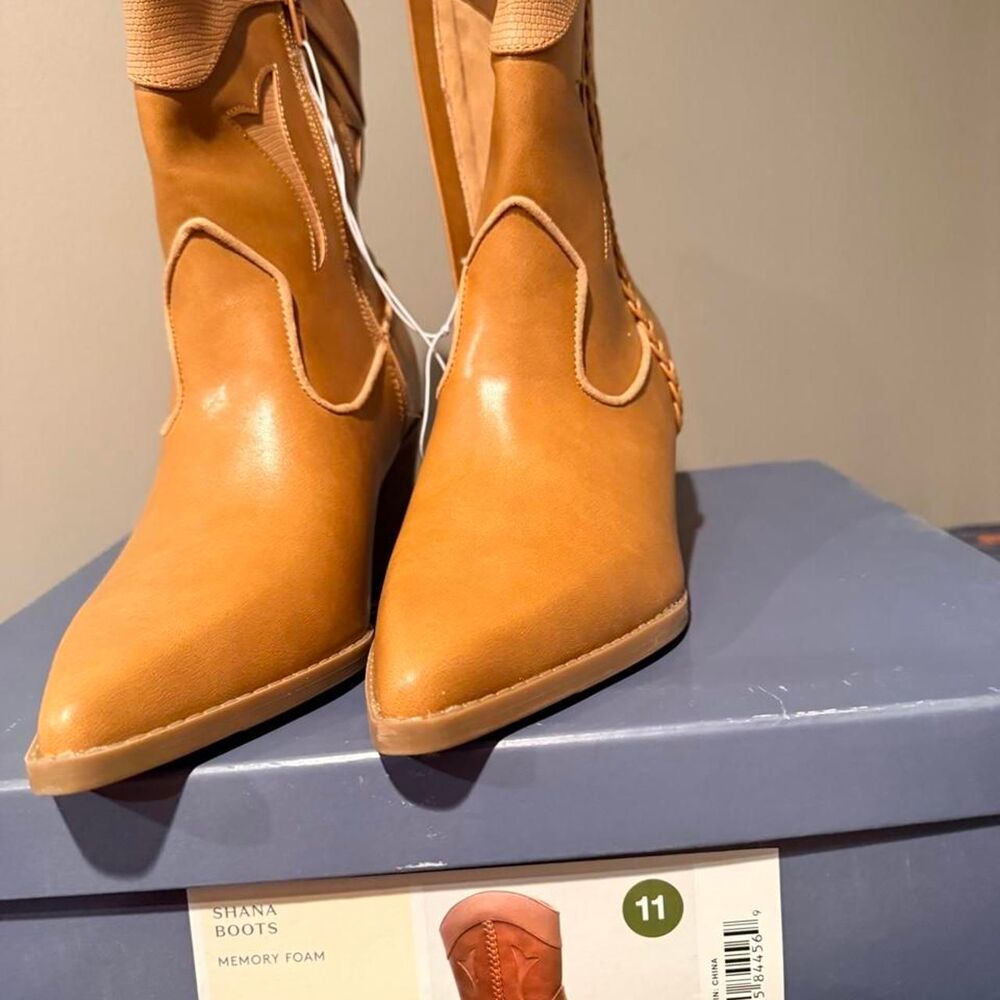 NWT Universal-thread Women's Tan and Brown Boots, Size 11 - Picture 2 of 4